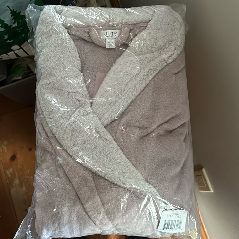 NWT Ulta Beauty Plush Lavender Bathrobe Luxurious 1X/2X